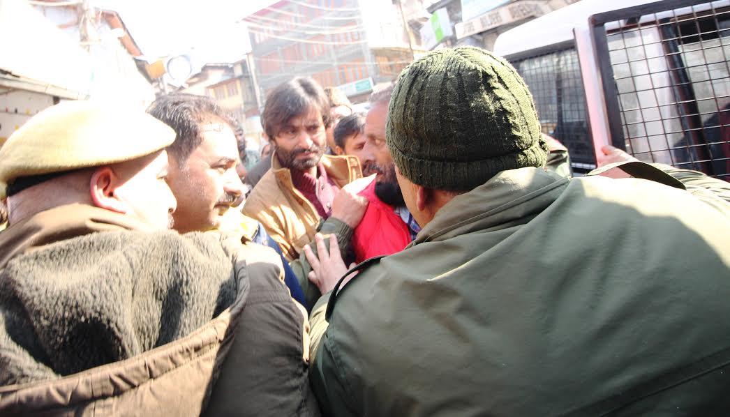 Police detains Malik, front activists